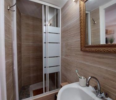 Hyeres City Centre Apartment | Hyères studio refait à neuf dans la cité médiévale