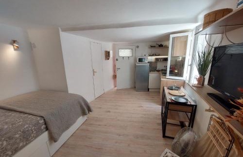 Hyeres City Centre Apartment | Hyères studio refait à neuf dans la cité médiévale