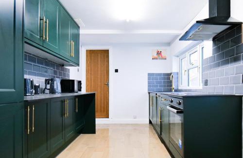 Kemptown Apartment | Hyacinth Apartments - Hot Tub Garden Escape - Adults only