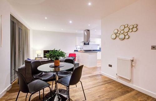 Peninsula Apartment | Hybrid Resi - Greenwich | 2 Bed Apartment