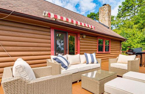 Semora House | Hyco Lake Escape with Deck and Dock Families Welcome!
