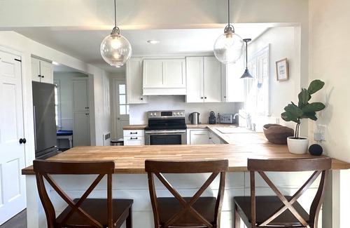 Middletown House | Hydrangea House! Beach house with deck, yard & play space - 2 miles to the beach