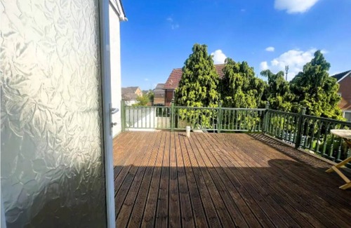 Newmarket House | Hyperion- Spacious 4-bedroom house in delightful Newmarket with WiFi