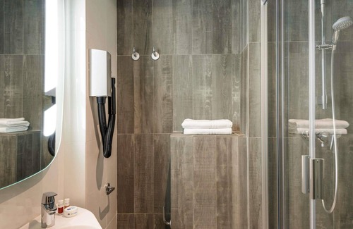 Clichy Hotel | ibis Clichy Centre Mairie