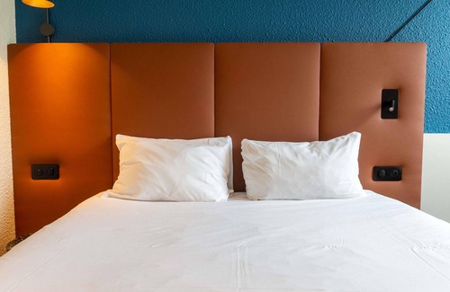 Bron Hotel | ibis Lyon Est Bron