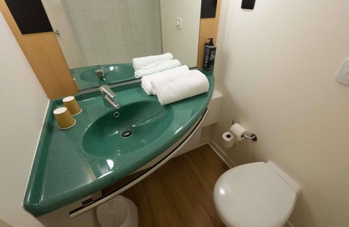 Bron Hotel | ibis Lyon Est Bron