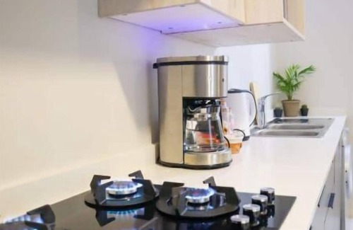 Greater Johannesburg Metropolitan Area Apartment | Icon Living at 93 on New Road Wi-Fi UPS