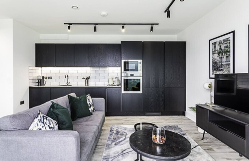 East Acton Apartment | Icon Tower Flat VIII
