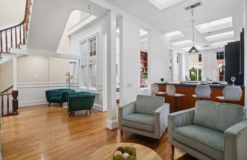 Gaslamp Quarter House | Iconic 9BR Landmark in Gaslamp Sleeps 14