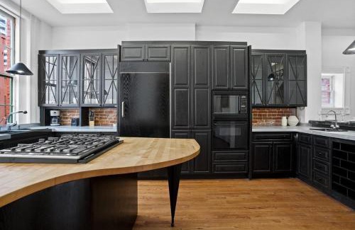 Gaslamp Quarter House | Iconic 9BR Landmark in Gaslamp Sleeps 14