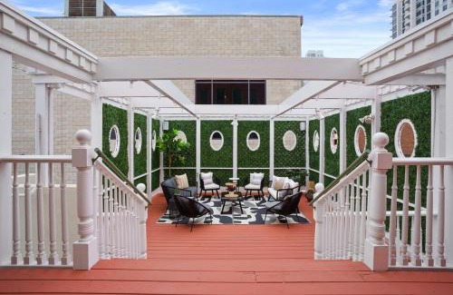 Gaslamp Quarter House | Iconic 9BR Landmark in Gaslamp Sleeps 14