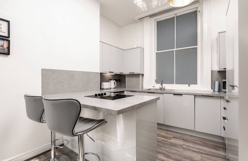 Liverpool City Centre Apartment | Iconic Building | Castle St | Steps to The Ivy!