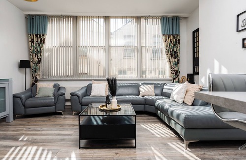 Liverpool City Centre Apartment | Iconic Building | Castle St | Steps to The Ivy!