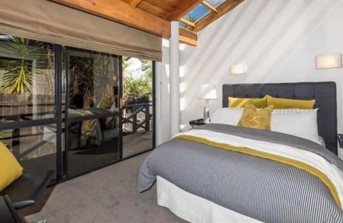 Beach Haven House | Iconic Estate -Unique Waterfront Experience