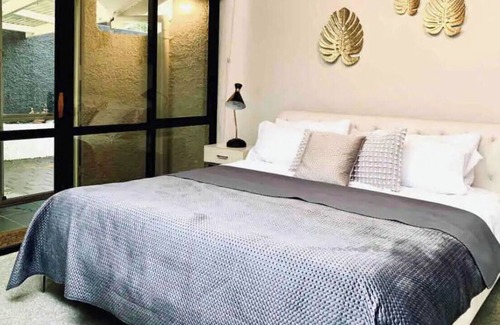 Beach Haven House | Iconic Estate -Unique Waterfront Experience