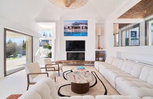 Marbella Villa | Iconic Exception Villa - Heating Pool & Tennis