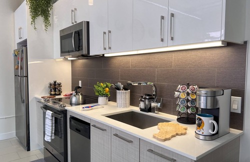 Downtown Los Angeles Condo | Iconic Heart of DTLA Loft with Rooftop Pool/Jacuzzi/Skyline