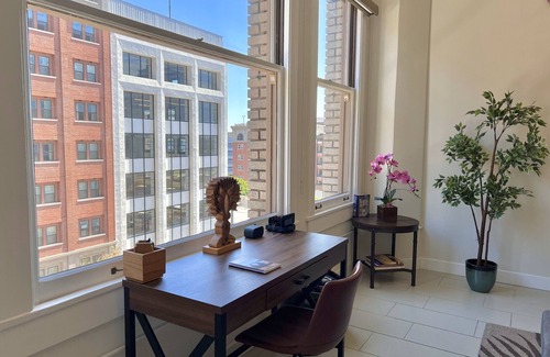 Downtown Los Angeles Condo | Iconic Heart of DTLA Loft with Rooftop Pool/Jacuzzi/Skyline