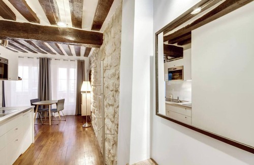 Quartier du Mail Apartment | Iconinc Studio Apartment in Montorgueil Area