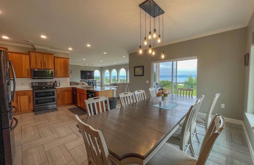 Homer House | Icy Bay Getaway- Private estate with breathtaking views! 10 minutes to downtown.