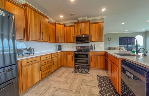 Homer House | Icy Bay Getaway- Private estate with breathtaking views! 10 minutes to downtown.