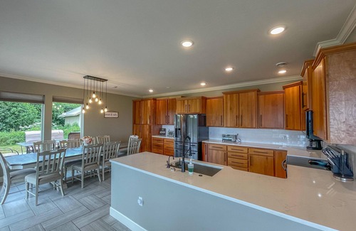 Homer House | Icy Bay Getaway- Private estate with breathtaking views! 10 minutes to downtown.