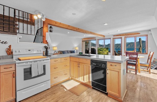 Bayview House | IdaBlu, a floating house with unobstructed views of the mountains and lake.