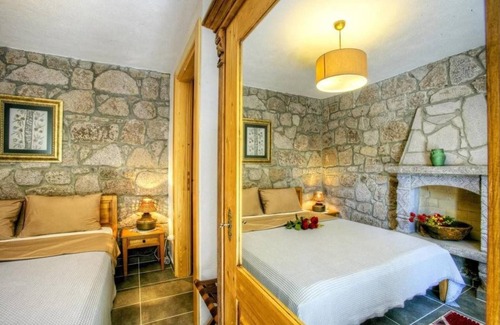 Behram Hotel | Idasos Tasodalar