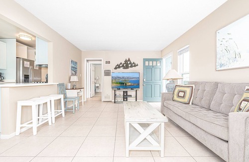 West Newport Condo | Ideal Beach House for Family Trips to the Coast! | Steps to Sand | Updated Kitchen | Sunny Balcony