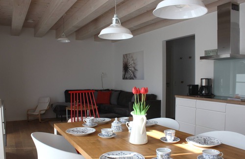 Upleward Apartment | "Ideal family vacation: Comfortable vacation apartment with garden near the sea"