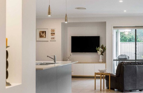 Pottsville House | Ideal for families or grab some friends & bring them along too!