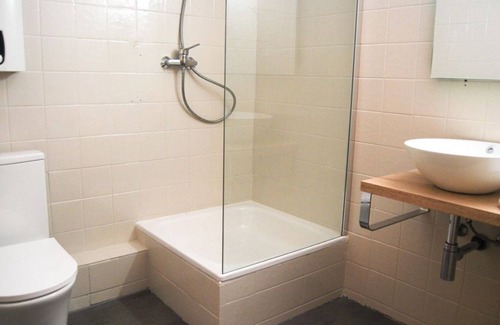 Trarbach Bed & Breakfast | Ideal for friends traveling together, 3 bedrooms, 4 bathrooms - guest house at the Moseltherme