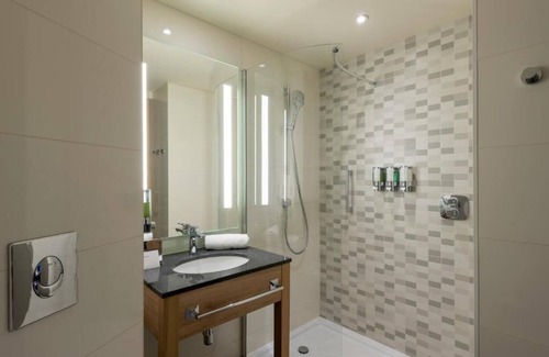 Mitte Hotel | Ideal Mix of Comfort and Value! 2 Centrally Located Units Steps Away From Berlin