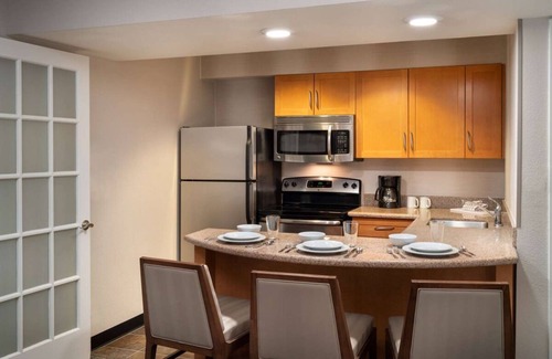 Tempe Hotel | Ideal Mix of Comfort and Value! 3 Comfortable Units, Pool, Free Breakfast