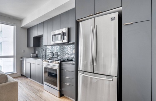 Lakeside Apartment | Ideal Oakland Studio w/Gym, Coworking & W/D, walk to BART, by Blueground