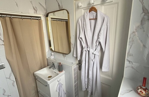 Neuilly-sur-Seine Apartment | Ideal pied-à-terre at the gateway to La Défense and the center of Paris