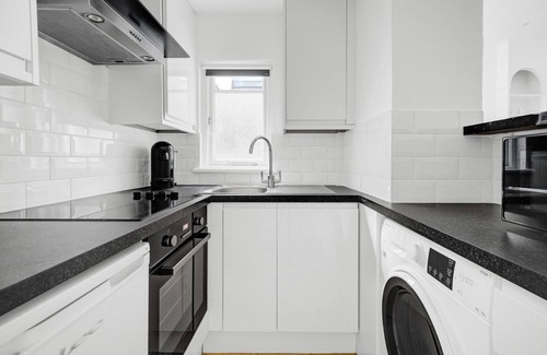 Warwick Apartment | Ideal Pimlico 2BR, 10 mins to Victoria & Pimlico Station, by Blueground
