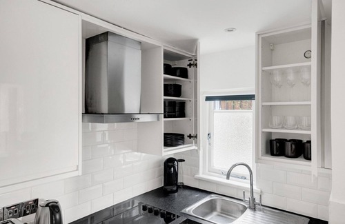 Warwick Apartment | Ideal Pimlico 2BR, 10 mins to Victoria & Pimlico Station, by Blueground