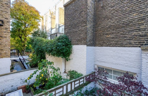 Warwick Apartment | Ideal Pimlico 2BR, 10 mins to Victoria & Pimlico Station, by Blueground