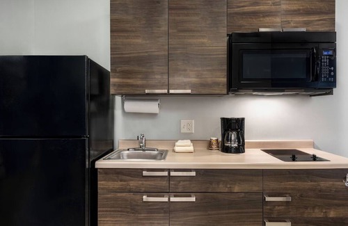 Grand Rapids Hotel | Ideal Stay for Families, Room w/Kitchen | Near Museums | Parking | Onsite Pool