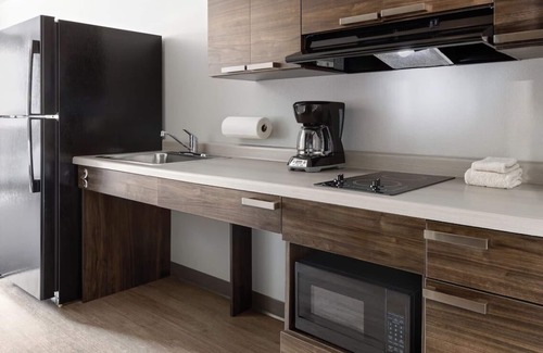 Grand Rapids Hotel | Ideal Stay for Families, Room w/Kitchen | Near Museums | Parking | Onsite Pool