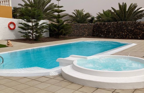 La Oliva Villa | Ideal villa for relaxation, with pool and whirlpool, good views of the mountains