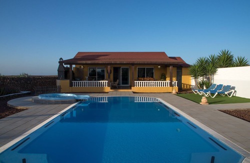 La Oliva Villa | Ideal villa for relaxation, with pool and whirlpool, good views of the mountains