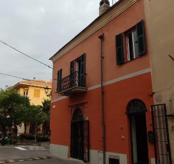 Cisano sul Neva House | Ideale per escursionisti, a pochi minuti dal mare e dalle falesie- Casa Celeste