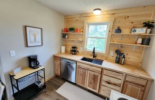 Idlewild Cabin | Idle-in-the-Wild Secluded Cabin-Wi-Fi, Hot Tub