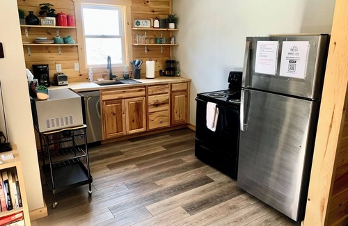 Idlewild Cabin | Idle-in-the-Wild Secluded Cabin-Wi-Fi, Hot Tub