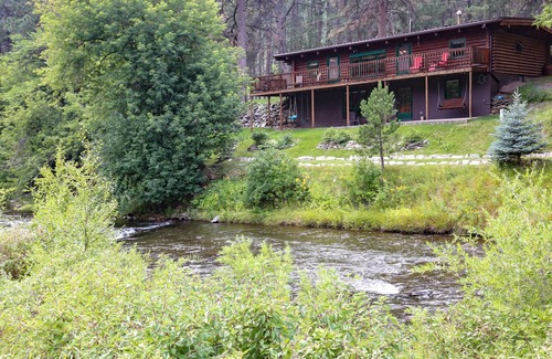Rimrock House | Idle Rest Log Cabin on the Creek, Centrally Located for Black Hills Adventures