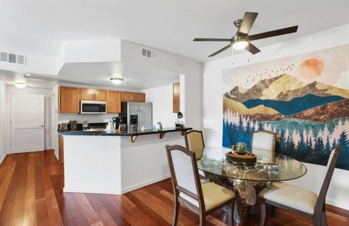 Old Southwest Condo | Idlewild Park condo by downtown + Pool & Parking