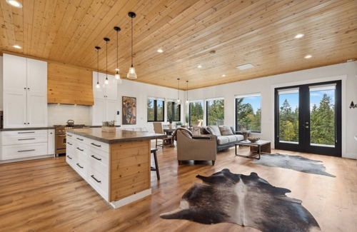 Kalispell House | Idyllic 5BD Montana Home w/private hot tub, fire pit & amazing views! Sleep 8!