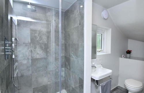 Ablington Villa | Idyllic Cotswold stone cottage with private garden, views and modern conveniences
